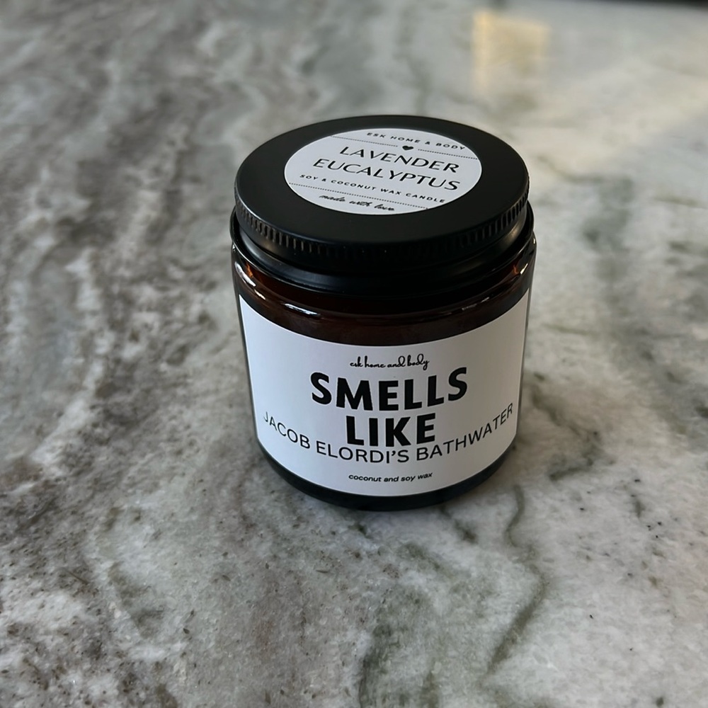 Smells like Jacob Elordi’s Bath Water - candle